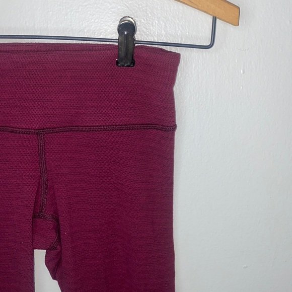 🌷Adorable maroon Lululemon reversible leggings! - Picture 2 of 10